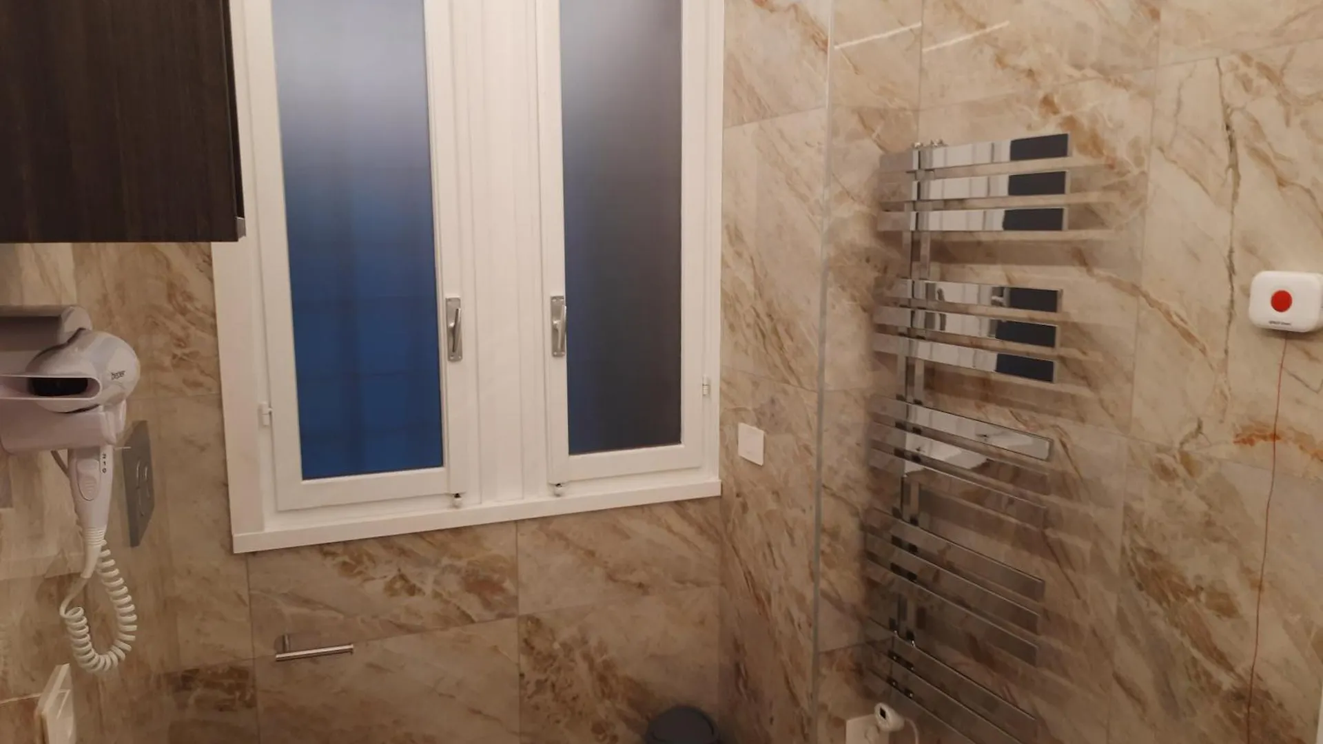 Alloggio in famiglia Mako Suites - Centro E Stazione Monza Italia