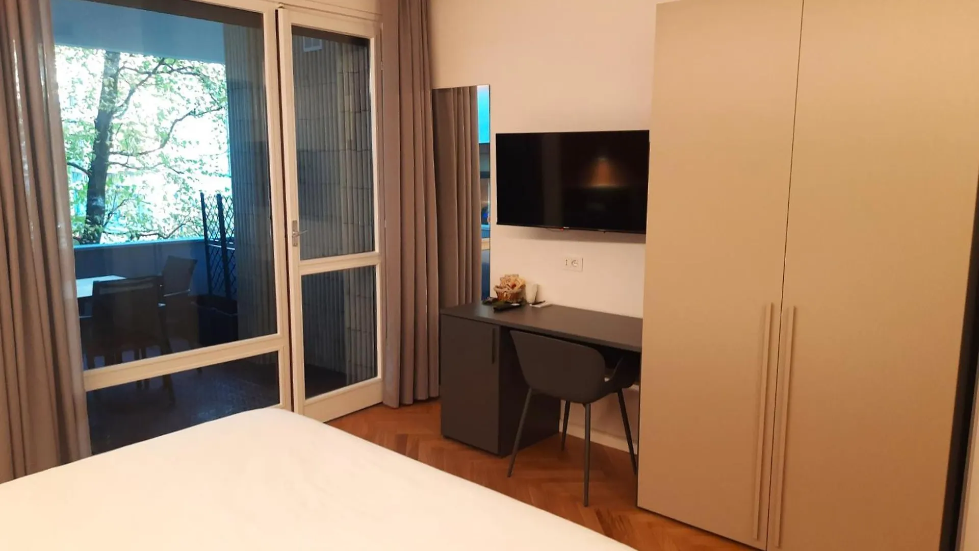 Mako Suites - Centro E Stazione Monza 0*,  Italia